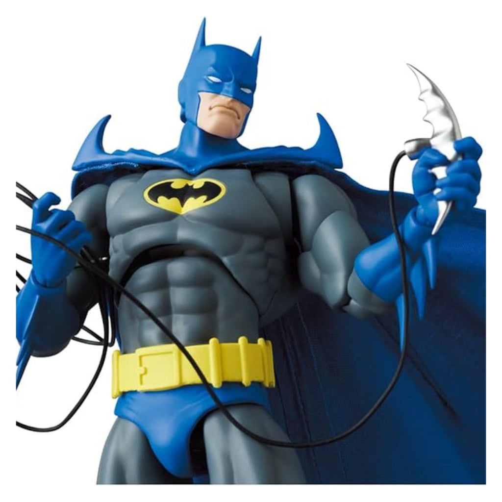Figura de Batman Knightfall MAFEX Nro 215 Knight Crusader
