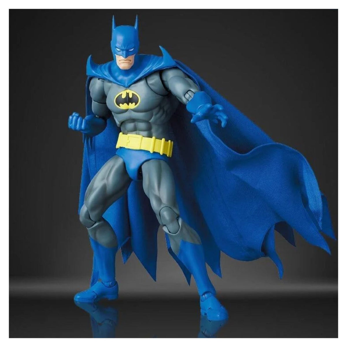 Figura de Batman Knightfall MAFEX Nro 215 Knight Crusader