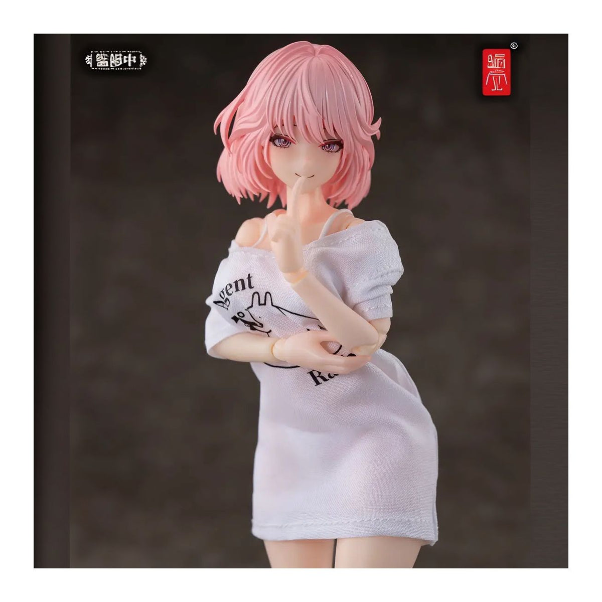 Figura Acción Conejita Aileen con Sueter escala 1-12  15cm