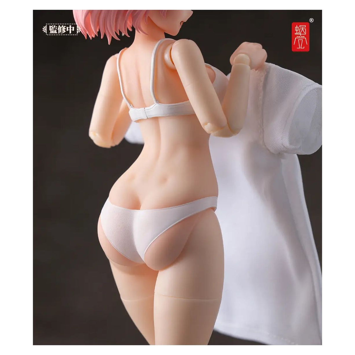 Figura Acción Conejita Aileen con Sueter escala 1-12  15cm