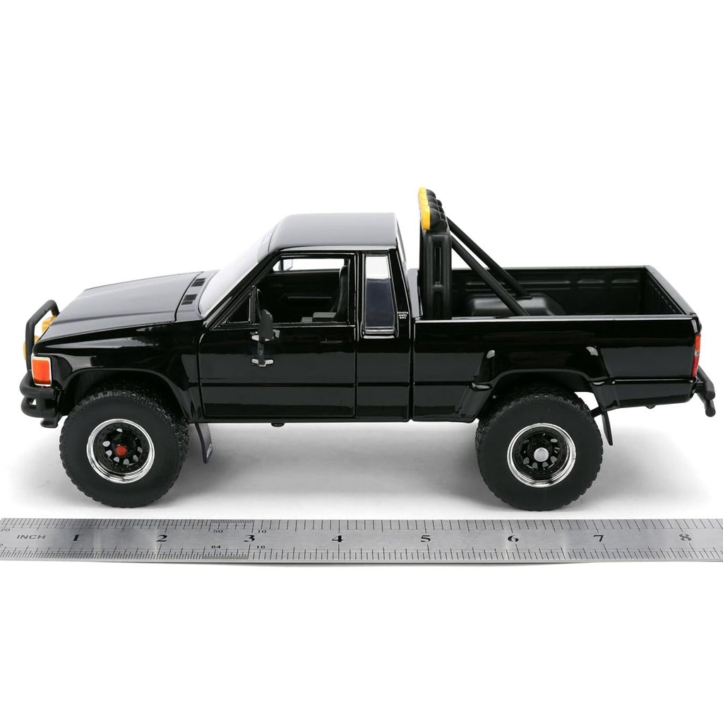 Auto Escala Volver al futuro 1985 Toyota SR5 Pickup con Patineta 1-24 Back To The Future