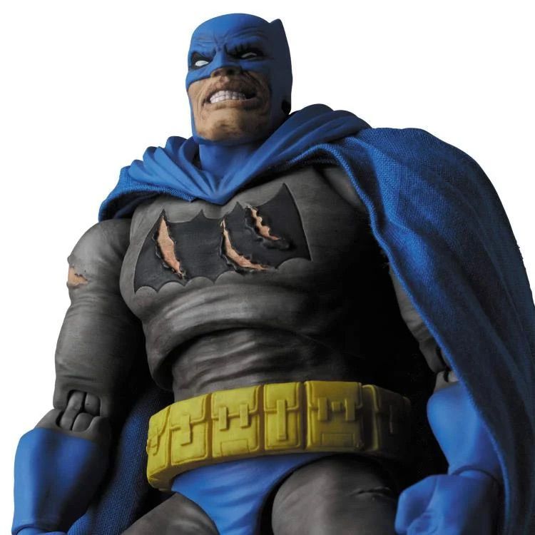 Figura Batman The Dark Knight Returns Triumphant MAFEX 119